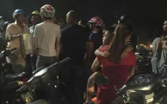 Cho 2 con 50.000 đồng rồi nói 'mẹ đi chết', người phụ nữ nhảy sông tự vẫn Ảnh 2