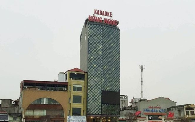 Đột kích quán karaoke, trinh sát phát hiện hàng chục khách quay cuồng trong tiếng nhạc chát chúa Ảnh 2