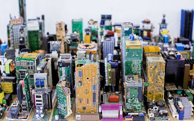 Dành 3 tháng đi nhặt 'rác' điện tử, thanh niên 17 tuổi xây thành phố thu nhỏ khiến ai nấy đều sốc Ảnh 2