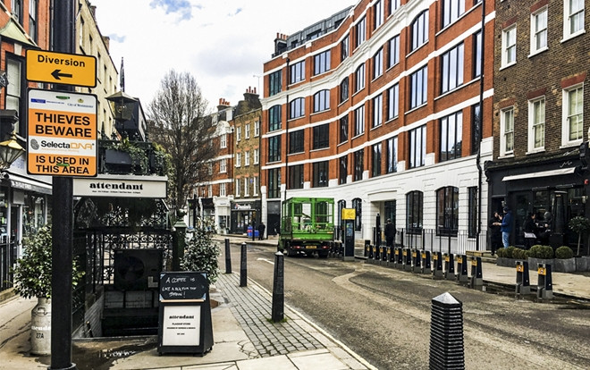 Khám phá quán cafe 'siêu dị' được xây dựng từ toilet bỏ hoang dưới lòng đất Ảnh 2