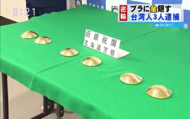 Thủ đoạn tinh vi: Biến vàng nhập lậu thành miếng lót ngực nhằm che mắt cảnh sát Ảnh 2