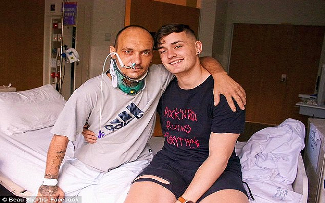 Người đàn ông bất ngờ tỉnh dậy sau 2 ngày gia đình rút ống thở và chuẩn bị thủ tục tang lễ Ảnh 2