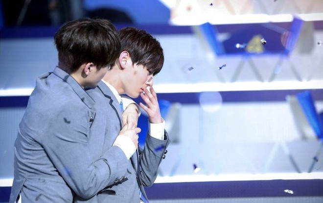 Hậu lùm xùm ‘vạ miệng’, Wanna One khóc trong buổi họp kiểm điểm với CJ và YMC Ảnh 2