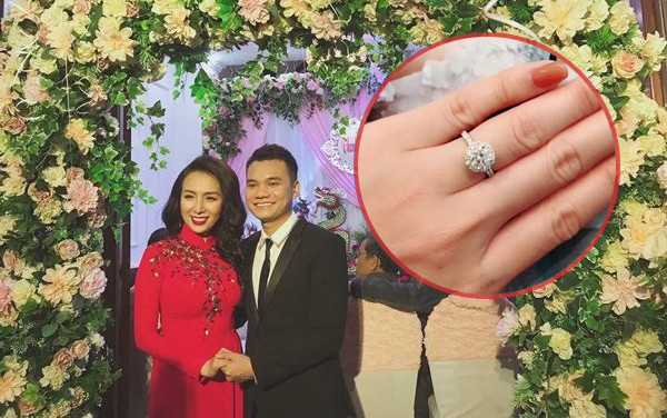 Khắc Việt tặng nhẫn kim cương cho bạn gái trước ngày trọng đại Ảnh 2