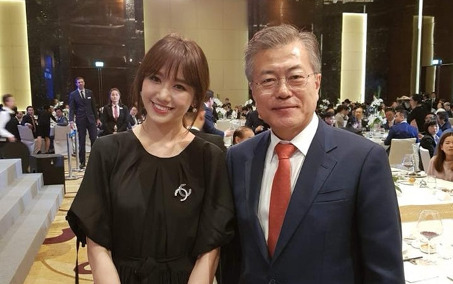 Hari Won mất ngủ vì được Tổng thống Hàn Moon Jae In gọi tên, chụp ảnh cùng Ảnh 2