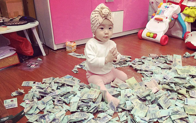 'Ông bố của năm' dành 5 năm nuôi heo đất để mừng sinh nhật con gái đầu lòng Ảnh 2