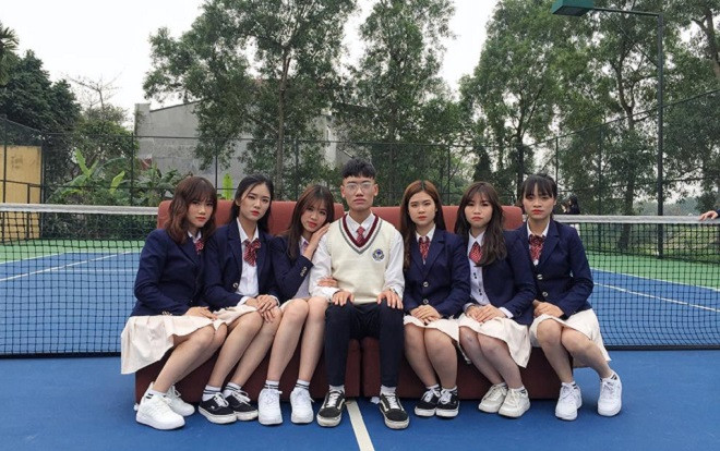 Lớp học đặc biệt '1 nam giữa 46 nữ' có khác - làm kỷ yếu cũng phải chất thế này mới chịu! Ảnh 2