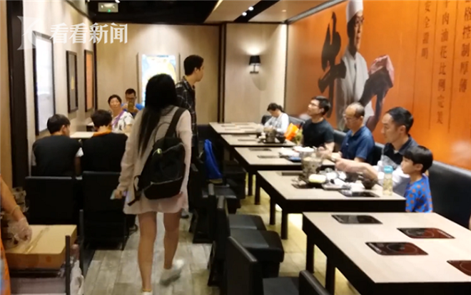 Cho con 'tè bậy' vào tách trà, bà mẹ còn lớn tiếng mắng nhiếc người tố giác Ảnh 2