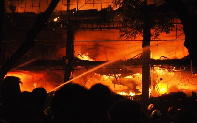 Đề phòng cháy nổ, đây là 6 điều bạn phải nằm lòng khi sử dụng đồ điện Ảnh 2