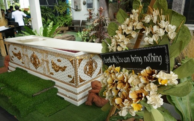 Cận cảnh quán cafe 'nhận thức về cái chết' khiến nhiều người sợ hãi Ảnh 2