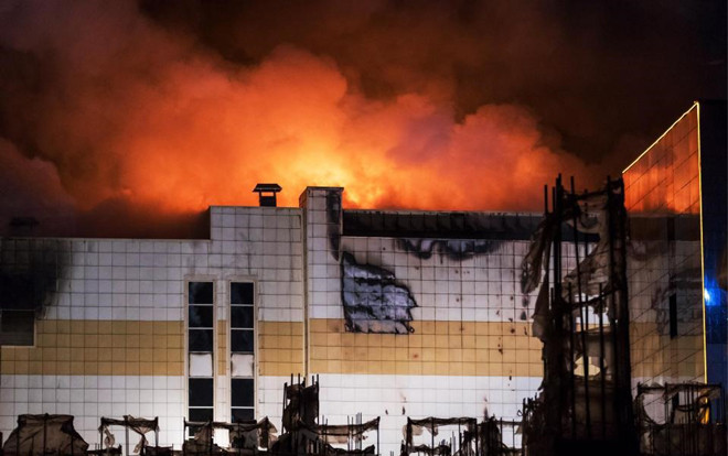 Cháy trung tâm thương mại ở Nga khiến 48 người thiệt mạng, nhiều nạn nhân tuyệt vọng nhảy khỏi tòa nhà Ảnh 2