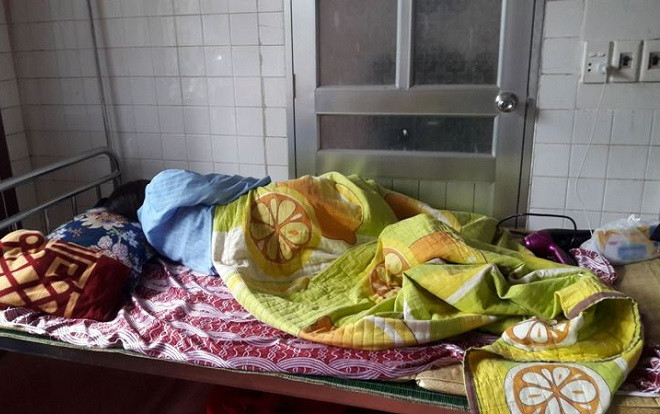 Cô giáo thực tập bị đánh nhập viện: Hiệu trưởng lý giải vết bầm trên chân học sinh Ảnh 2