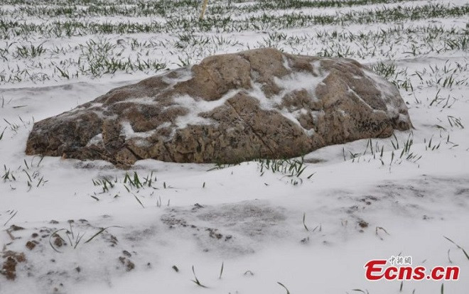 Ngọn núi nhỏ nhất Trung Quốc cao chưa đến 1m, một bước lên tới đỉnh Ảnh 2