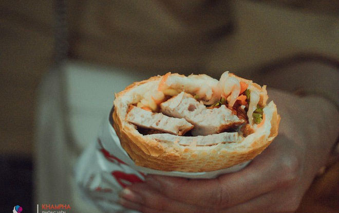 Ông bố U60 làm bánh mì chả ngon nức tiếng, bán được nghìn chiếc/ngày Ảnh 2