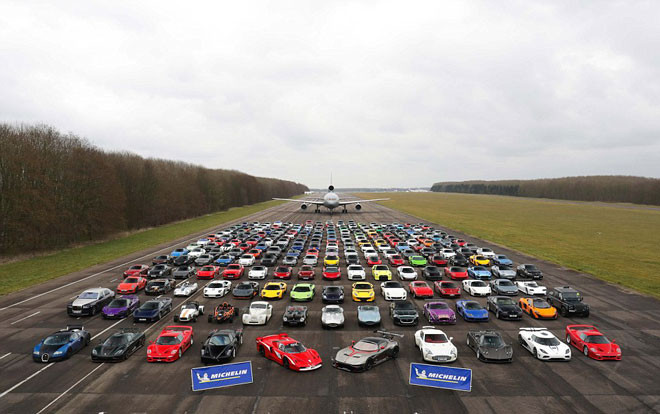 Choáng ngợp trước dàn siêu xe nghìn tỷ khi hội con nhà giàu offline Ảnh 2