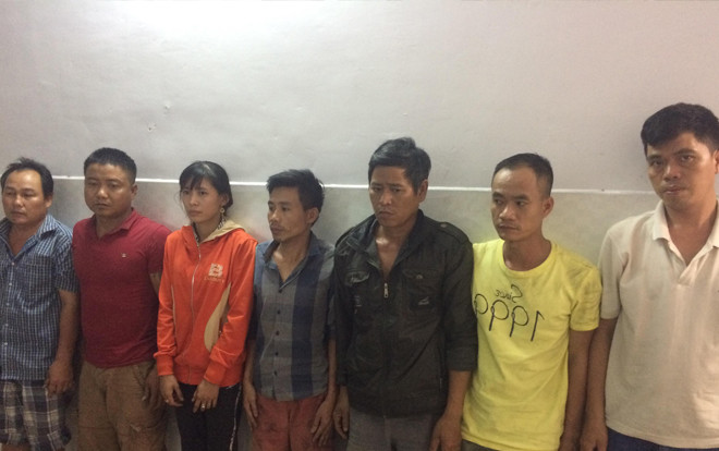 Phát hiện 'ổ bạc' lắc xí ngầu tại bãi đất trống ở vùng ven Sài Gòn Ảnh 2