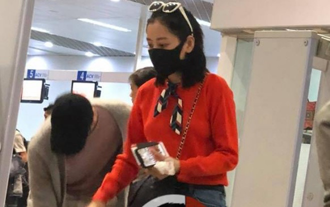 Chi Pu lại lộ ảnh thân thiết cùng mỹ nam Hàn Quốc Jin Ju Hyung tại sân bay Đà Lạt Ảnh 2