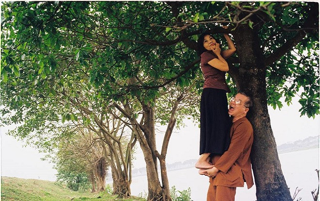 Tặng bố mẹ bộ ảnh kỷ niệm 30 năm ngày cưới, chàng trai không ngờ bố mẹ lại chịu diễn như thế này! Ảnh 2