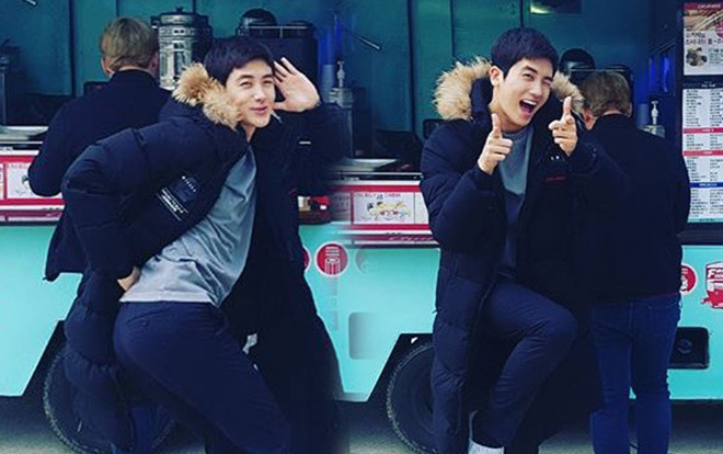 Fan 'chết ngất' vì độ đẹp trai và đáng yêu của Park Hyung Sik ở hậu trường phim ‘Suits’ Ảnh 2