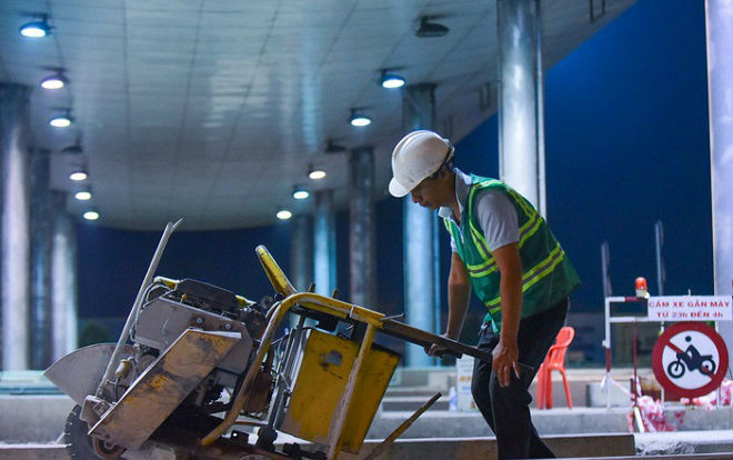 Trắng đêm tháo dỡ trạm thu phí Thủ Thiêm Ảnh 2