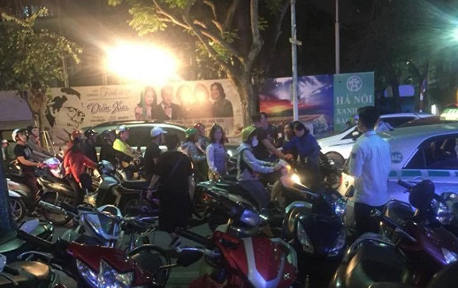 Nam thanh niên chửi bới, đuổi đánh sau khi lùi vào xe của Phó Giám đốc bệnh viện Ảnh 2