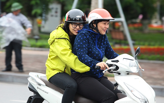 Hết tháng 3 rồi nhưng Hà Nội vẫn bất ngờ đón không khí lạnh tràn về Ảnh 2