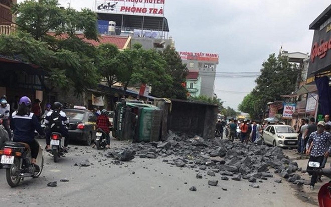 Bẻ lái cứu 2 nữ sinh thoát chết, tài xế xe tải đối mặt với nguy cơ nợ ngập đầu Ảnh 2