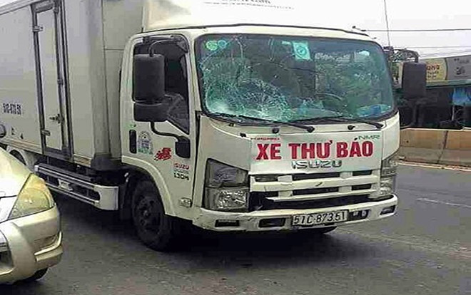 Băng qua quốc lộ, đôi vợ chồng già chết thảm dưới bánh xe thư báo Ảnh 2