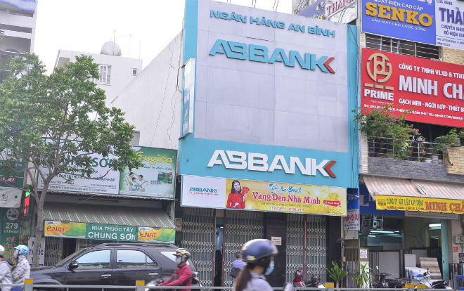 Ngân hàng ABbank lên tiếng vụ 2 thanh niên cướp táo tợn giữa ban ngày Ảnh 2