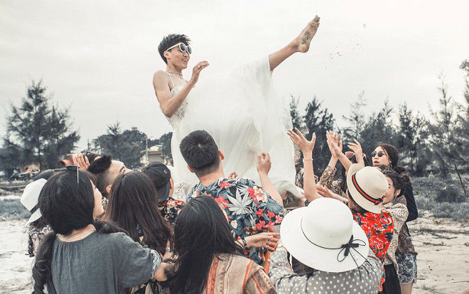 Bộ ảnh kỷ yếu theo phong cách 'mình cưới nhau đi' khiến cộng đồng mạng thích thú Ảnh 2