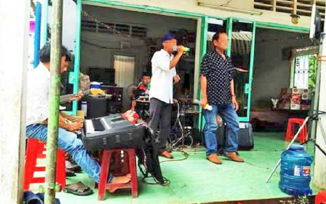 Long An: Đề xuất cấm hát karaoke di động vào giờ nghỉ trưa Ảnh 2