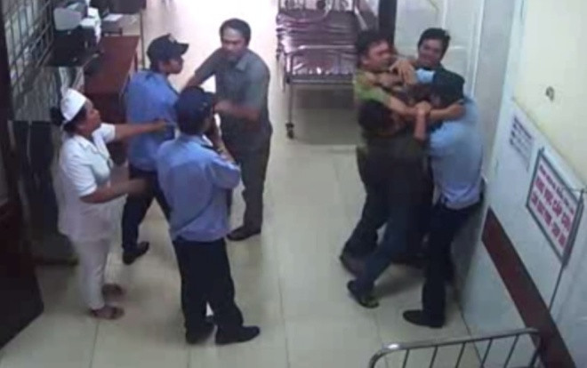 Bác sĩ bị chồng bệnh nhân chửi bới, hành hung: ‘Tôi chỉ muốn người đánh mình tới xin lỗi’ Ảnh 2