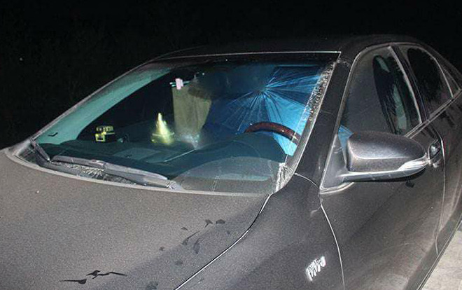 Vợ và người hàng xóm 'cố thủ' trong ô tô, chồng báo công an Ảnh 2