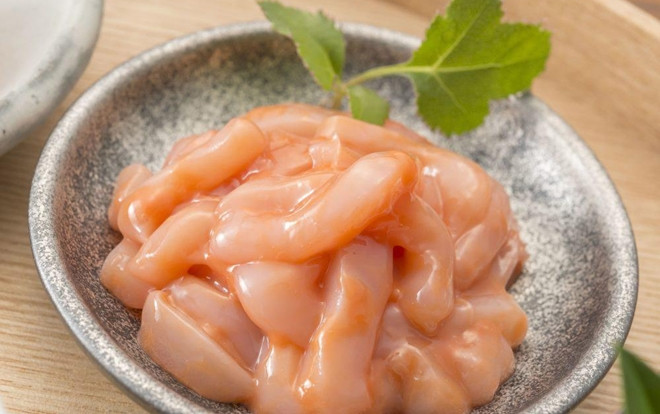 Món mực thối lên men khiến thực khách vừa ăn vừa bịt mũi Ảnh 2