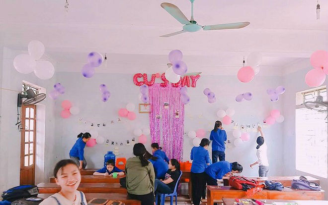 Con gái lớp người ta: Tổ chức tiệc hoành tráng, ngập tràn màu hồng dành cho 'hội phụ nam 6/4' Ảnh 2