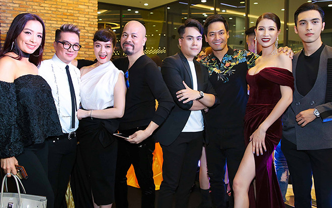 Dàn 'Táo quân' cùng MC Phan Anh đón Mr. Đàm và đoàn phim 'Yêu em bất chấp' ra Hà Nội Ảnh 2