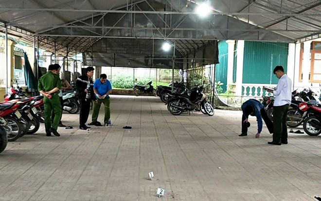 Khởi tố, tạm giam gã chồng ghen tuông đâm chết vợ rồi tự tử bất thành Ảnh 2