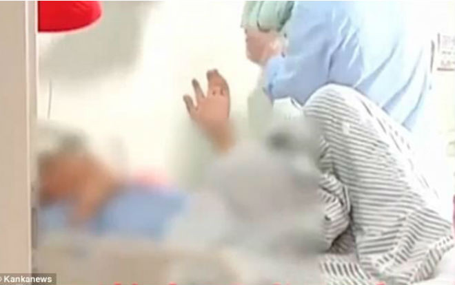 Kinh hãi người đàn ông nhét dây cáp dài gần 1m vào dương vật để… đỡ ngứa Ảnh 2