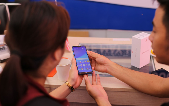 Huawei Nove 3e mở bán tại Việt Nam sáng nay, 5.000 máy đã tới tay người dùng Ảnh 2