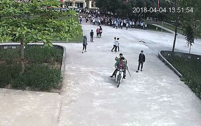 Triệu tập 4 thanh niên mang hung khí lao vào trường hành hung nam sinh để 'dằn mặt' Ảnh 2