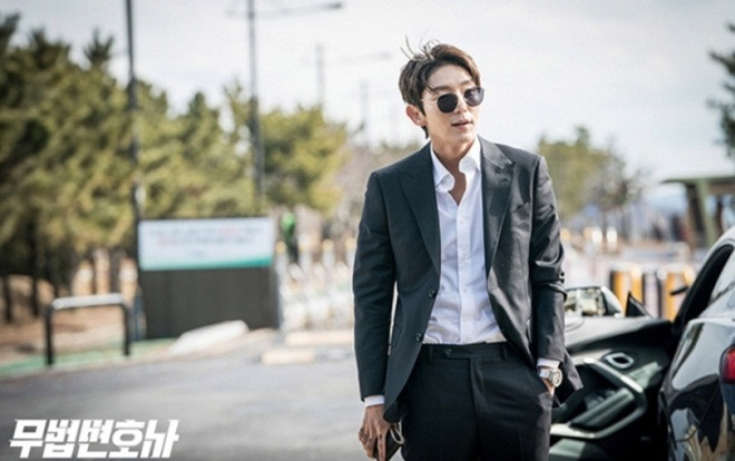 Lee Jun Ki 'ngầu lòi', hớp hồn hàng loạt khán giả trong trailer 'Lawless Lawyer' Ảnh 2
