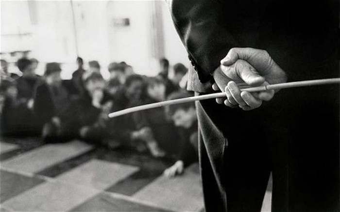 Phẫn nộ những vụ giáo viên bạo hành học sinh gây chấn động dư luận nước ngoài Ảnh 2