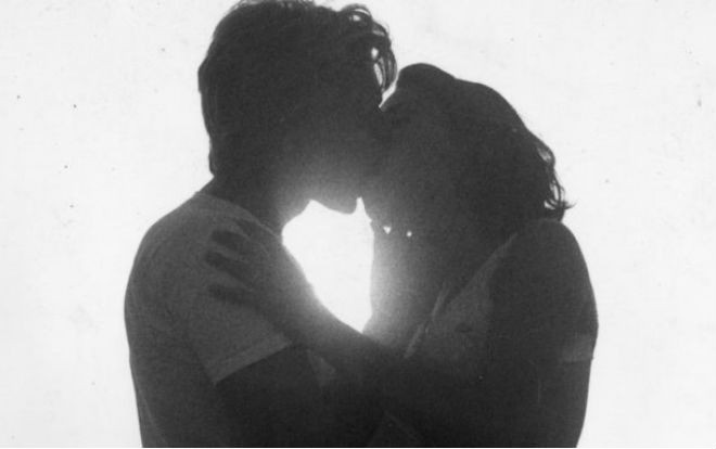 Rình mò các cặp đôi ôm hôn nơi công cộng, chương trình TV bị lên án dữ dội Ảnh 2