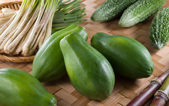 Chỉ với vài nghìn đồng bạn có thể mua 'thần dược' kích trắng làm từ đu đủ xanh Ảnh 2