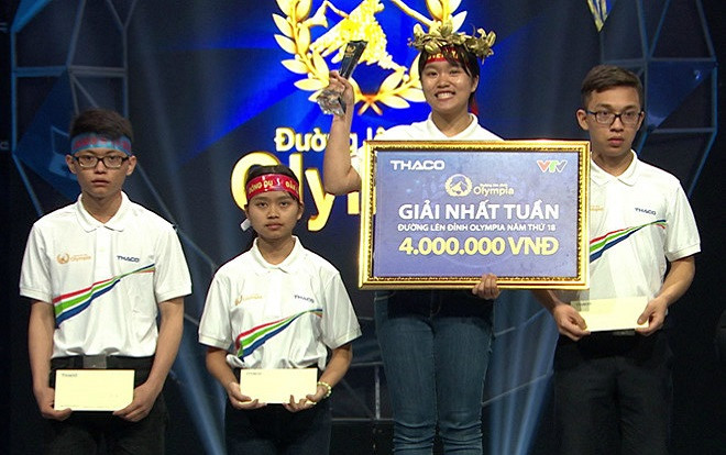 Đáp ứng yêu cầu bất ngờ của MC Diệp Chi, nữ sinh Olympia hát 'Em gái mưa' và xuất sắc giành vòng nguyệt quế Ảnh 2