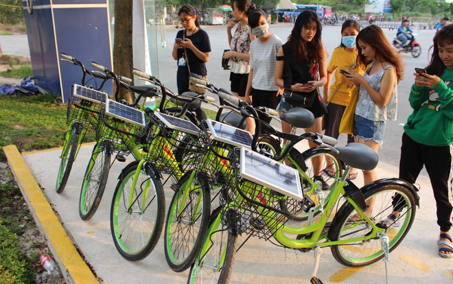 Sinh viên làng ĐH Thủ Đức hào hứng trải nghiệm dịch vụ xe đạp công cộng miễn phí lần đầu tiên có mặt tại Việt Nam Ảnh 2