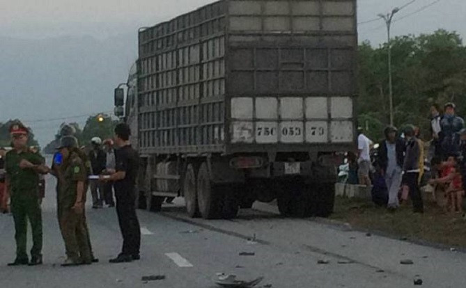 Xe máy đâm trực diện ô tô, 2 thanh niên tử vong tại chỗ Ảnh 2