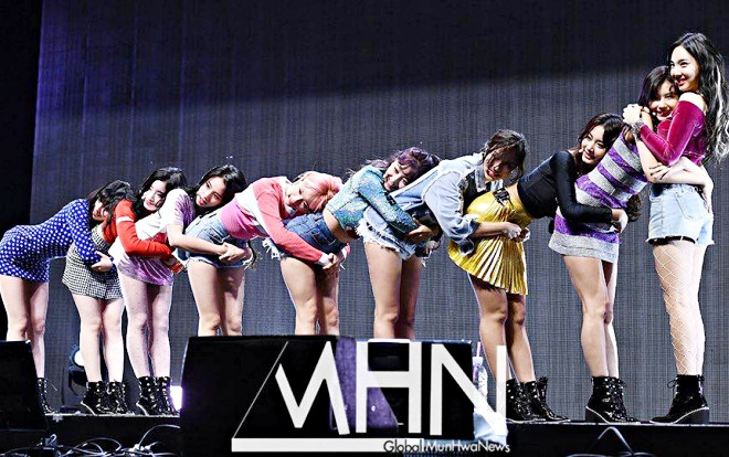 2018 rồi TWICE vẫn bị netizen 'kì thị': Không biết hát, nhảy như trẻ con, trang phục thì… tiểu học Ảnh 2