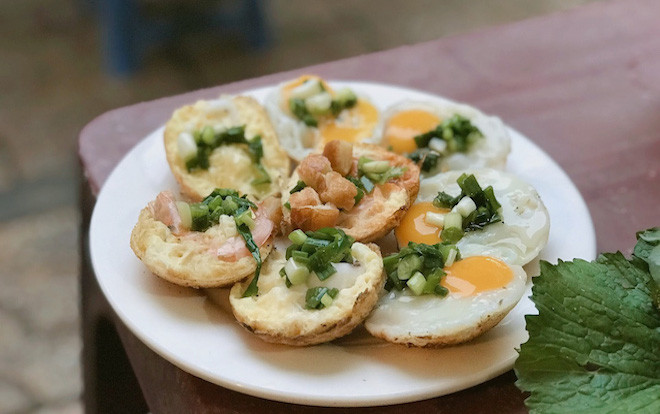 Không chỉ chấm cùng nước xíu mại như ở Đà Lạt, bánh căn còn biến hoá khôn lường với vô vàn kiểu nước chấm độc đáo Ảnh 2