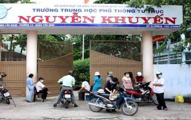 Thầy cô, bạn bè bất lực chứng kiến nam sinh lớp 10 nhảy lầu tự tử Ảnh 2